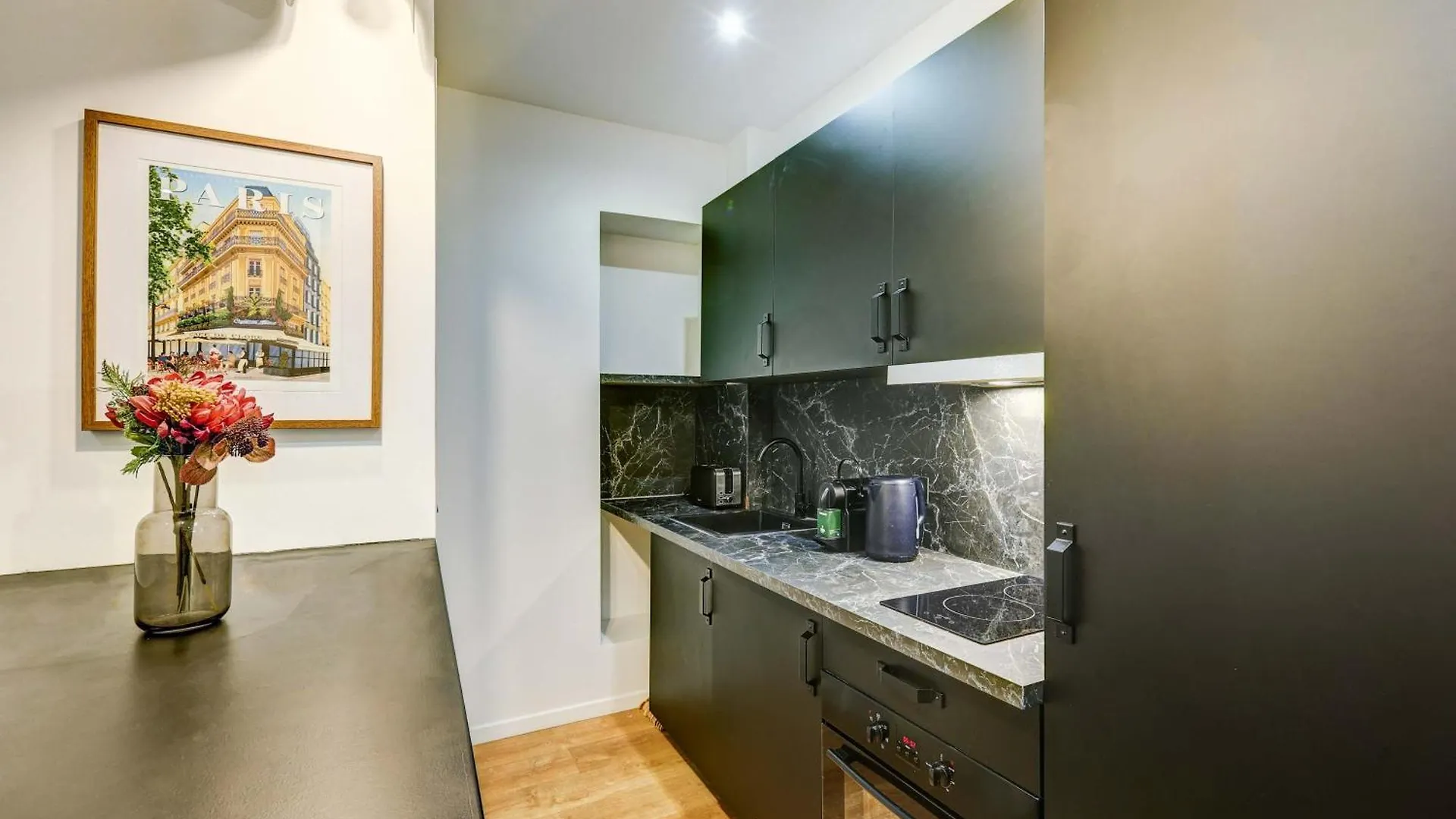 Cozy And Modern Next To Sacre-coeur Апартаменты Париж