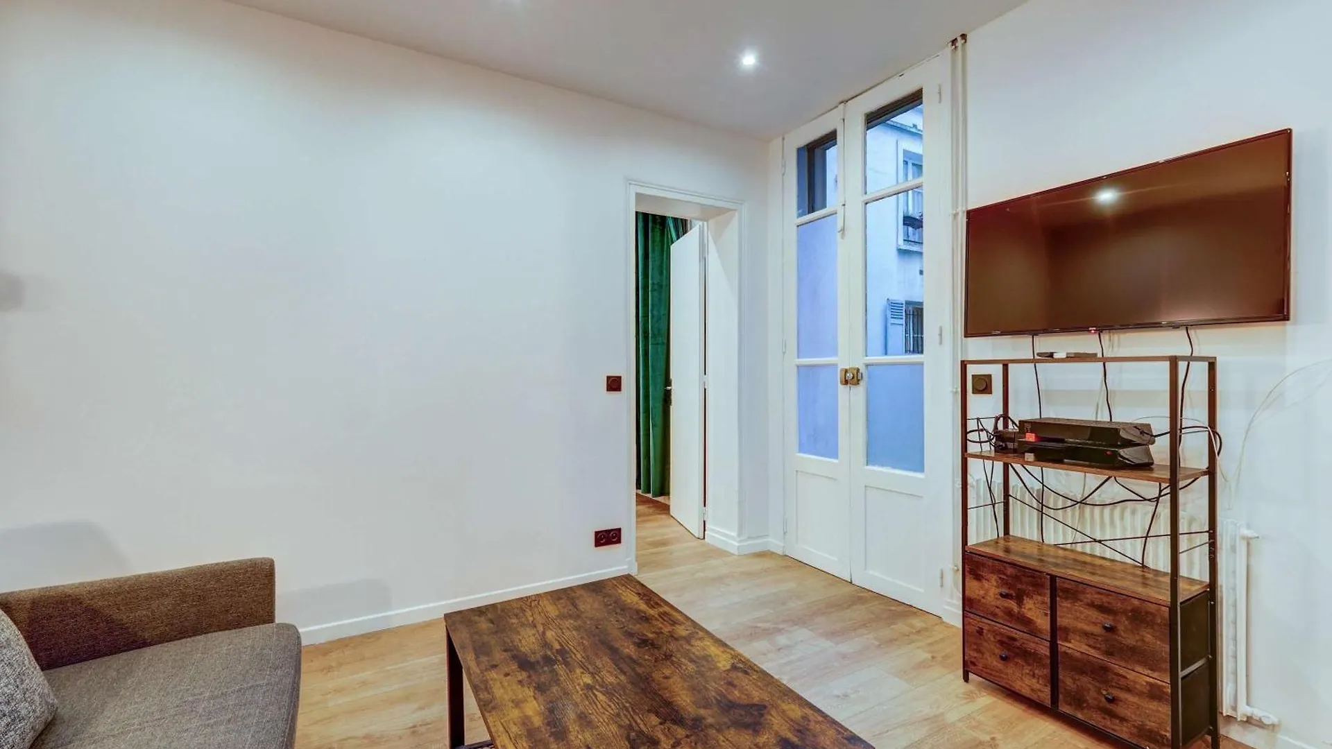 Cozy And Modern Next To Sacre-coeur Apartment